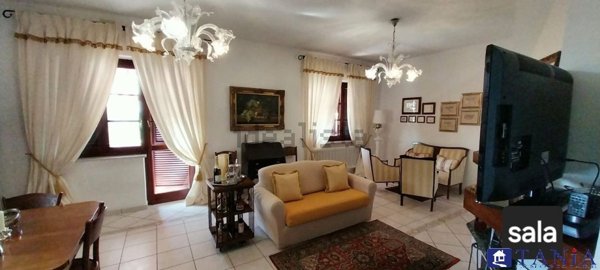 casa semindipendente in vendita a Carrara in zona Monteverde