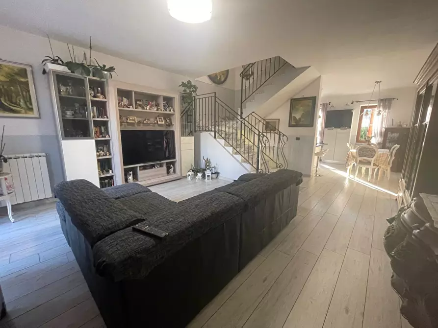 casa indipendente in vendita a Carrara in zona Avenza
