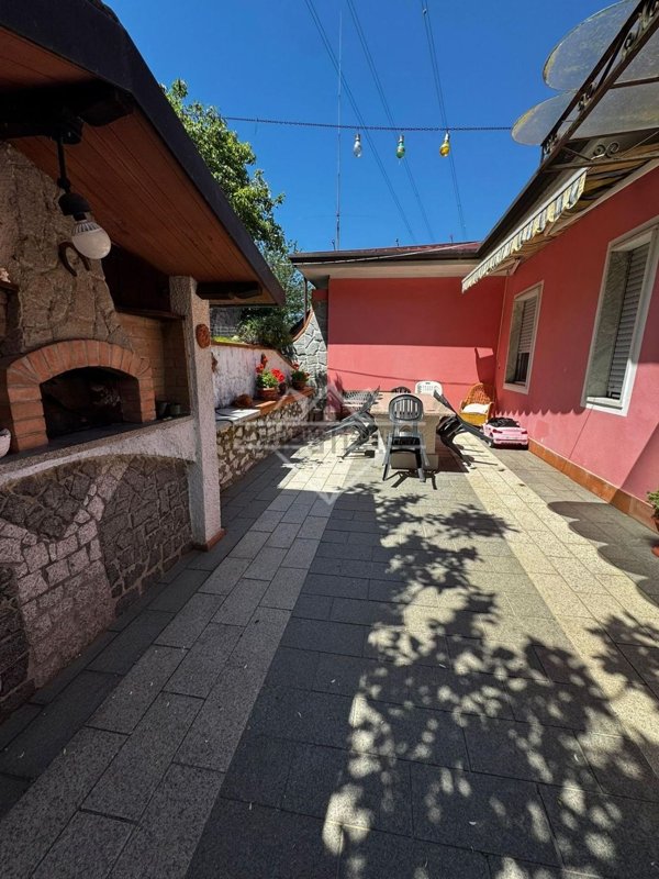 casa semindipendente in vendita a Carrara