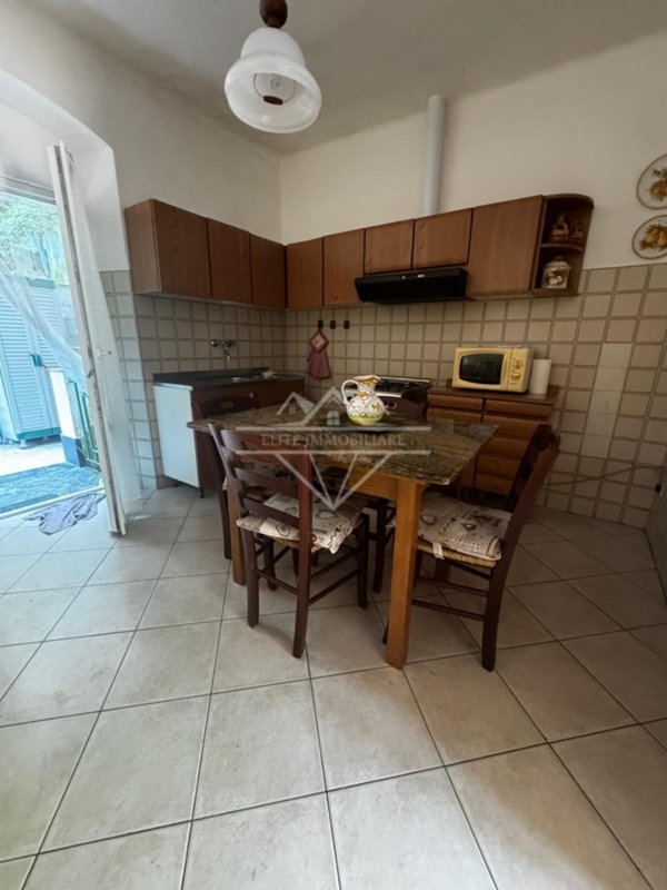 casa indipendente in vendita a Carrara in zona Torano