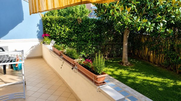 casa indipendente in vendita a Carrara in zona Marina di Carrara