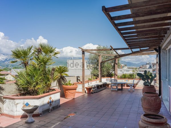 appartamento in vendita a Carrara in zona Marina di Carrara