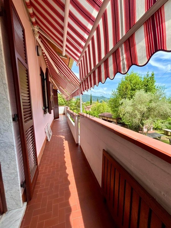 casa indipendente in vendita a Carrara