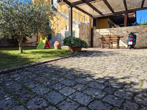casa indipendente in vendita a Carrara in zona Avenza