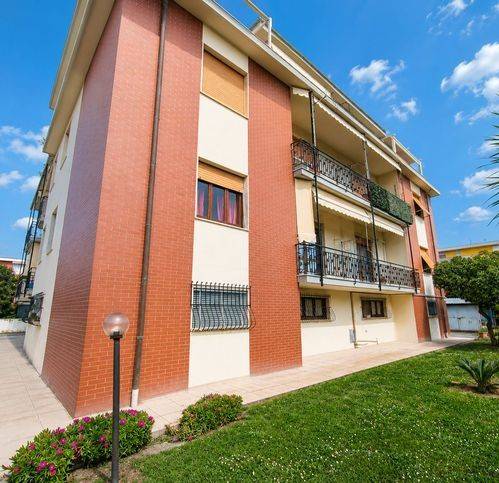 appartamento in vendita a Carrara in zona Nazzano