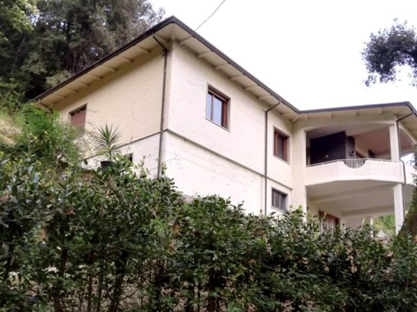 casa indipendente in vendita a Carrara in zona Marasio