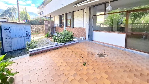 appartamento in vendita a Carrara in zona Stadio