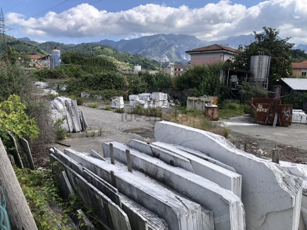 capannone in vendita a Carrara