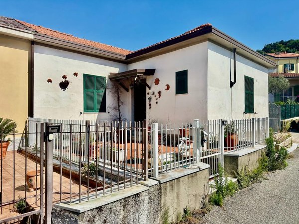 casa indipendente in vendita a Carrara in zona Sant'Antonio