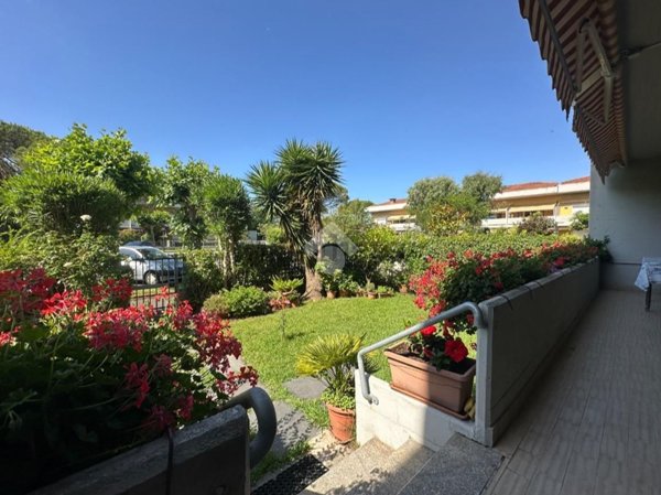 appartamento in vendita a Carrara in zona Marina di Carrara