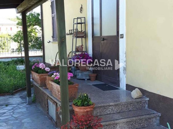 casa indipendente in vendita a Carrara in zona Fossone