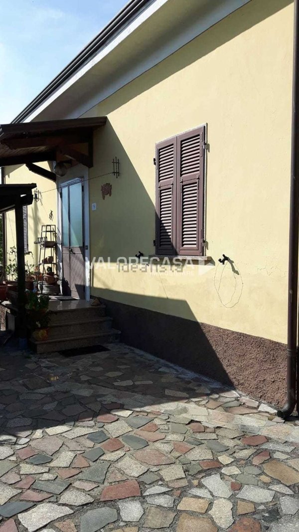 casa indipendente in vendita a Carrara in zona Fossone