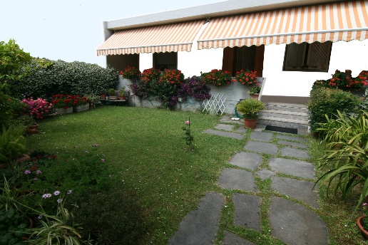 appartamento in vendita a Carrara in zona Marina di Carrara