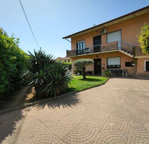 casa indipendente in vendita a Carrara in zona Fossone