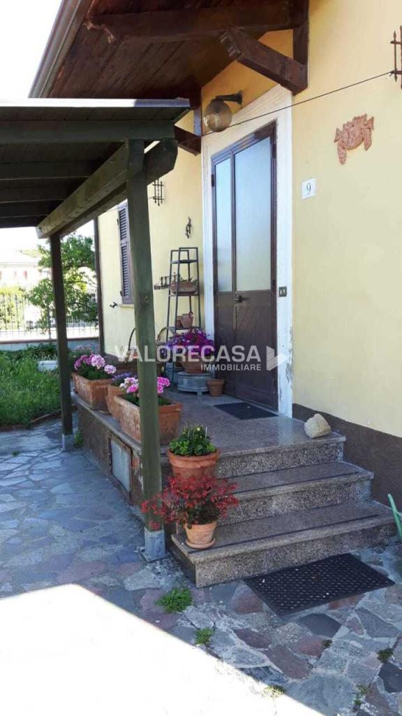 casa indipendente in vendita a Carrara in zona Fabbrica