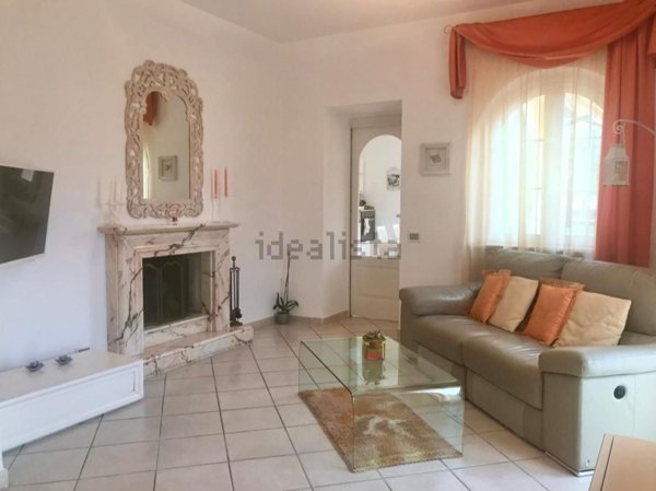 casa indipendente in vendita a Carrara
