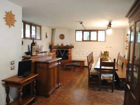 casa indipendente in vendita a Carrara
