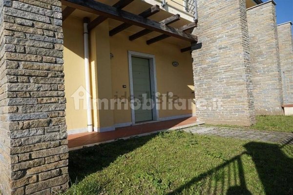 casa indipendente in vendita a Carrara in zona Avenza