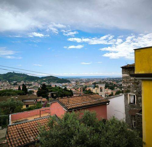 casa indipendente in vendita a Carrara