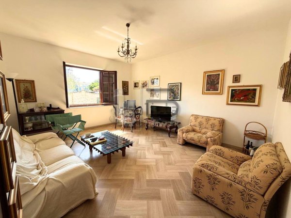 casa indipendente in vendita a Carrara