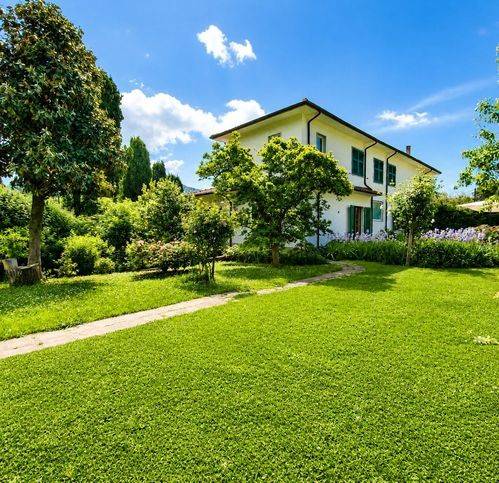 casa indipendente in vendita a Carrara in zona Centro Città