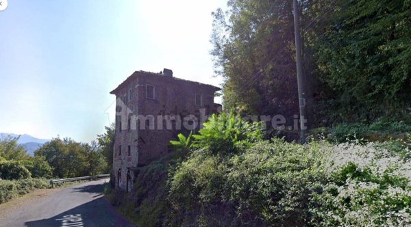 casa indipendente in vendita a Carrara in zona Fontia