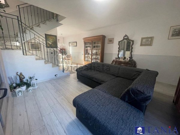 casa indipendente in vendita a Carrara