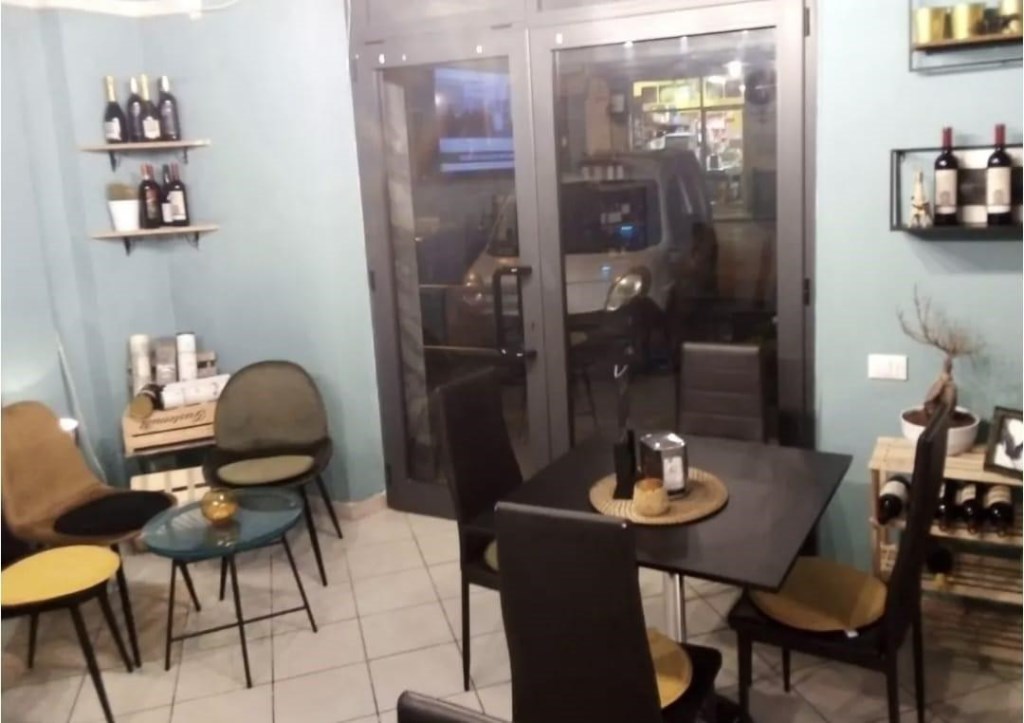 negozio in vendita a Carrara in zona Avenza