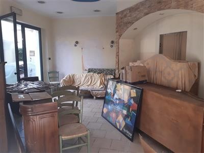 locale commerciale in vendita a Carrara