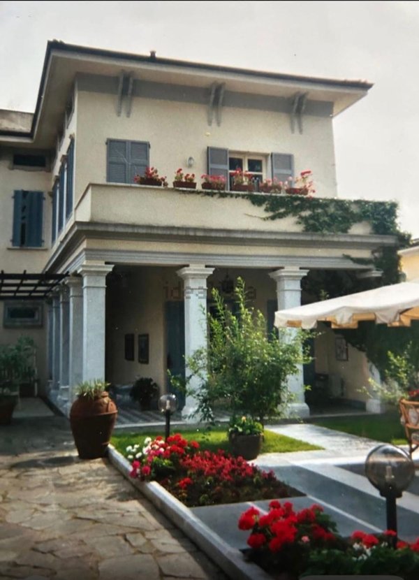 casa indipendente in vendita a Carrara in zona Marina di Carrara