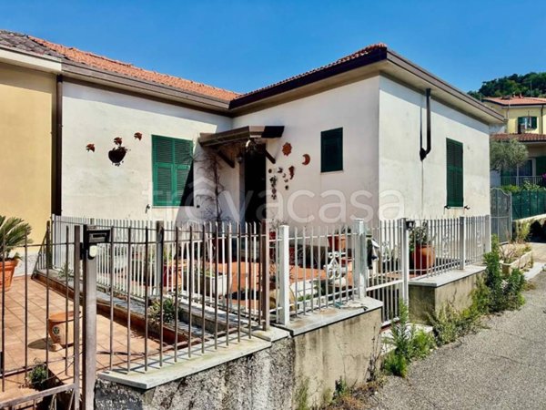 casa indipendente in vendita a Carrara in zona Stadio