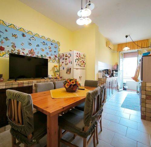 appartamento in vendita a Carrara in zona Marina di Carrara