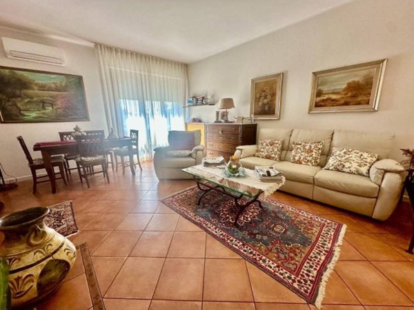 appartamento in vendita a Carrara in zona Avenza