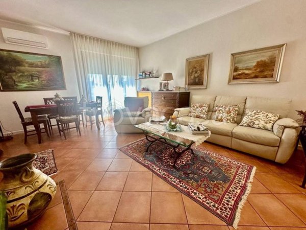 appartamento in vendita a Carrara in zona Avenza