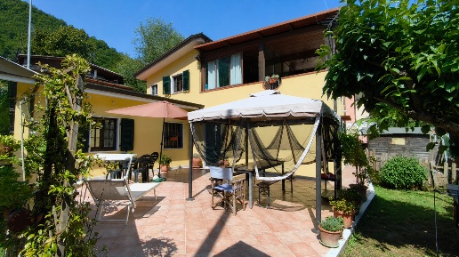 casa indipendente in vendita a Carrara in zona Centro Città