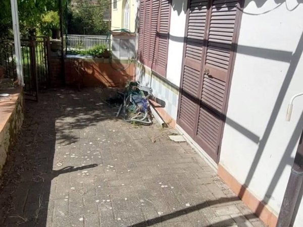 casa indipendente in vendita a Carrara in zona Centro Città