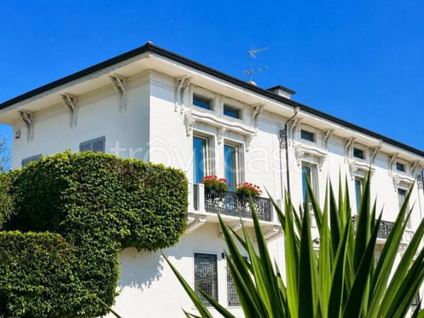 casa indipendente in vendita a Carrara in zona Marina di Carrara