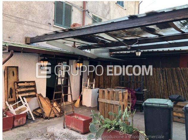 negozio in vendita a Carrara in zona Battilana