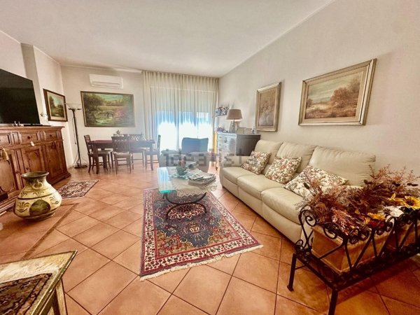 appartamento in vendita a Carrara in zona Avenza