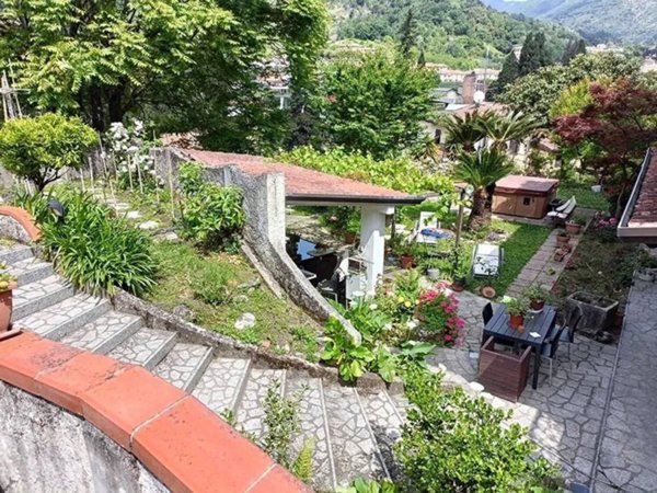 casa indipendente in vendita a Carrara in zona Stabbio