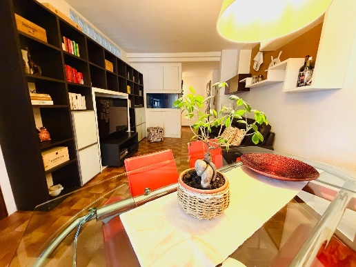 appartamento in vendita a Carrara in zona Avenza