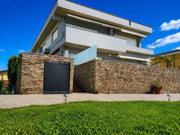 appartamento in vendita a Carrara in zona Marina di Carrara