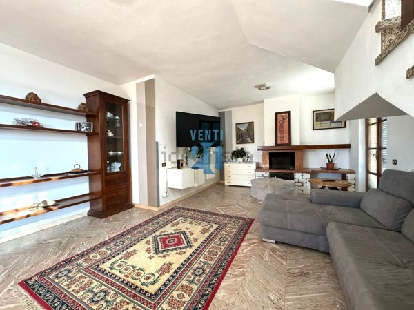casa indipendente in vendita a Carrara in zona Fossone
