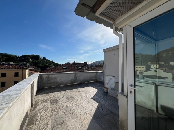 appartamento in vendita a Carrara in zona Centro Città