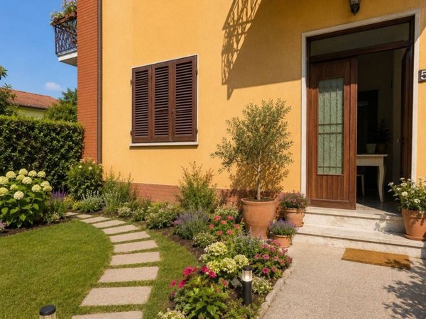 casa indipendente in vendita a Carrara in zona Avenza
