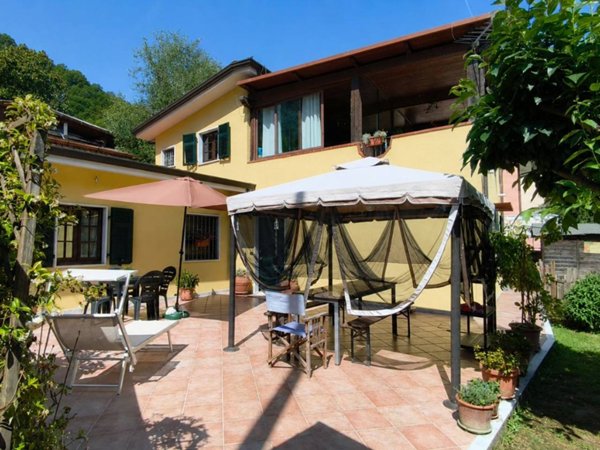 casa indipendente in vendita a Carrara in zona Miseglia