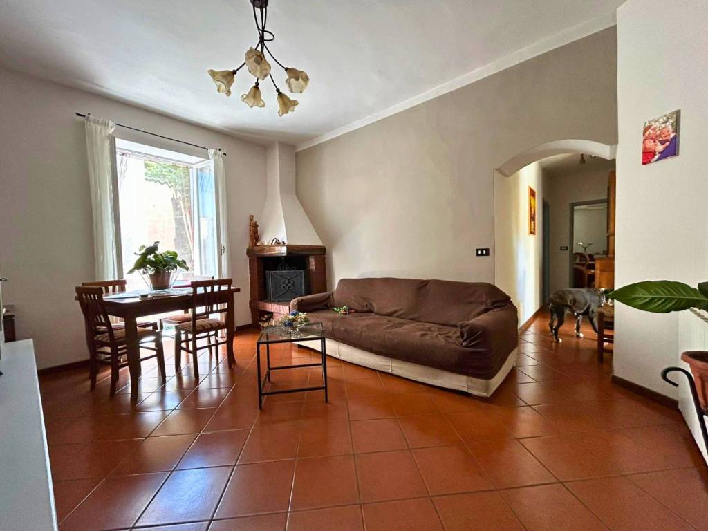 appartamento in vendita a Carrara in zona Avenza