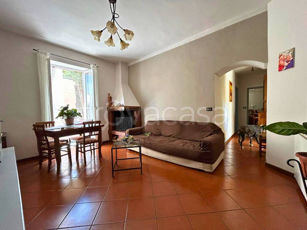 appartamento in vendita a Carrara in zona Avenza