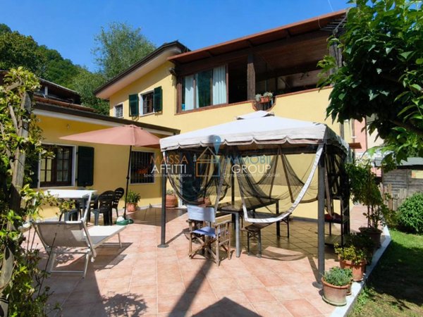 casa indipendente in vendita a Carrara in zona Miseglia