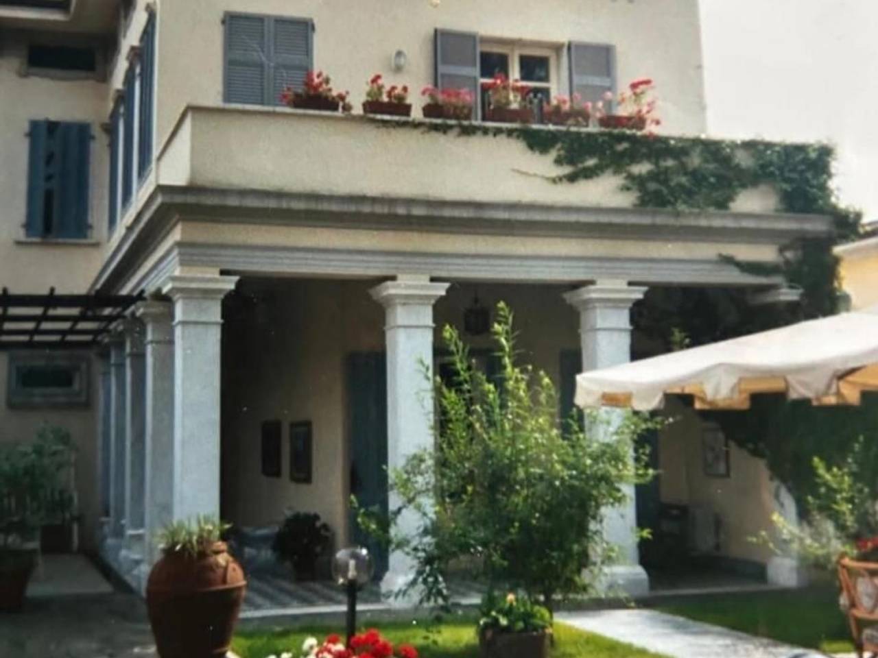 casa indipendente in vendita a Carrara in zona Sorgnano